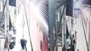 ট্রেনে উঠতে গিয়ে দুর্ঘটনার মুখে যাত্রী, সিসিটিভি ফুটেজ ভাইরাল