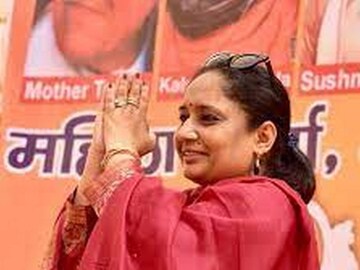 রীতু যে কোটদ্বার থেকে প্রার্থী হয়েছেন সেই একই আসনে তাঁর বাবা বিসি খান্দুরি ২০১২ সালে কংগ্রেসের কাছে হেরেছিলেন