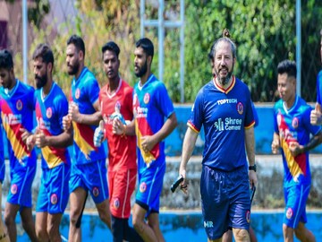 প্রথম দিনের অনুশীলনে ইস্টবেঙ্গল ম্যানেজার মারিও
