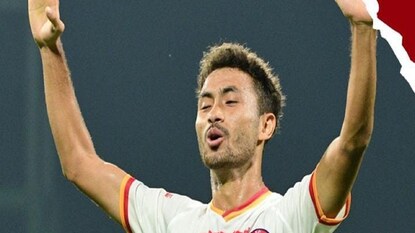 জোড়া গোল করে ইস্টবেঙ্গলের নায়ক মহেশ সিং জোড়া গোল করে ইস্টবেঙ্গলের নায়ক মহেশ সিং