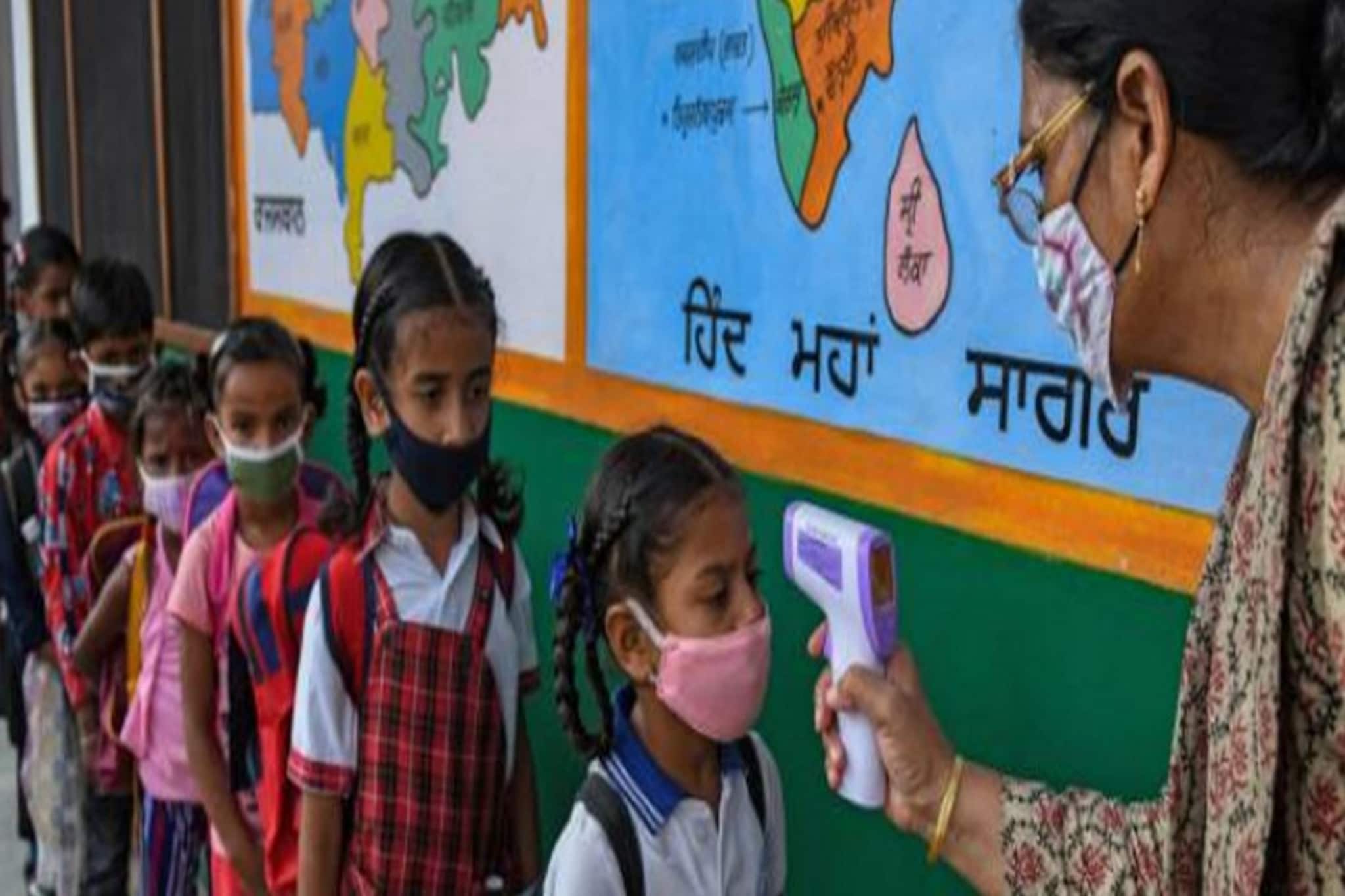 "স্কুল বন্ধ রেখে বেশি বিপদ ডেকে আনছেন" সরকারকে স্কুল খোলার আর্জি জানাল UNICEF