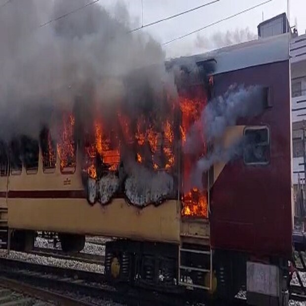 ছাত্রদের এমন বিক্ষোভ-আন্দোলনের জেরে RRB NTPC CBT 2 এবং গ্রুপ D CBT 1 পরীক্ষা স্থগিত করার সিদ্ধান্ত নেওয়া হয়। এর পাশাপাশি বোর্ড শিক্ষার্থীদের স্বেচ্ছাসেবকদের নিয়ে একটি কমিটিও গঠন করেছে বলে খবর। যারা পুরো বিষয়টি নিয়ে খতিয়ে দেখে তারপর পরবর্তী পদক্ষেপ ঘোষণা করবে। 