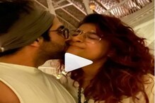 'বড়ে আচ্ছে লগতে হ্যায়', গালে চুমু এঁকে তাহিরার জন্য গান ধরলেন আয়ুষ্মান খুরানা ! 'বড়ে আচ্ছে লগতে হ্যায়', গালে চুমু এঁকে তাহিরার জন্য গান ধরলেন আয়ুষ্মান খুরানা !