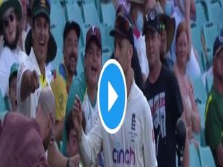  england spinner jack leach gave autograph on spectators head- 