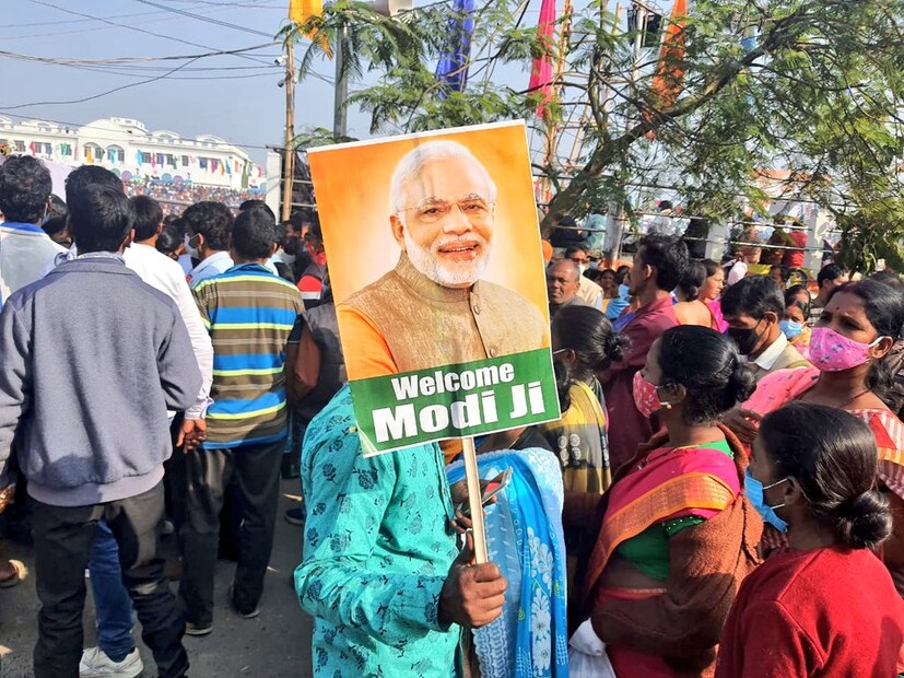 প্রধানমন্ত্রী মোদি এদিন ত্রিপুরায় মুখ্যমন্ত্রী ত্রিপুরা গ্রাম সমৃদ্ধি যোজনা এবং বিদ্যাজ্যোতি স্কুল প্রকল্প মিশনও চালু করেন। মোদি বললেন- &quot;আমি বিমানবন্দর থেকে এসেছি, দেখছিলাম। পথে সবাই অভিনন্দন জানাচ্ছিলেন। আমি ডাবল ইঞ্জিনের শক্তি অনুসারে ডাবল সমৃদ্ধি ও উন্নয়নের সঙ্গে আপনাদের এই ভালবাসা ফিরিয়ে দেব। আমি বিশ্বাস করি. ত্রিপুরার জনগণ আমাদের প্রতি যে ভালোবাসা ও স্নেহ দিয়েছেন তা ভবিষ্যতেও পাওয়া যাবে।&quot; মোদি আরও বলেন, &quot;ডাবল ইঞ্জিন সরকার ডাবল ফাস্ট কাজ করছে।&quot;