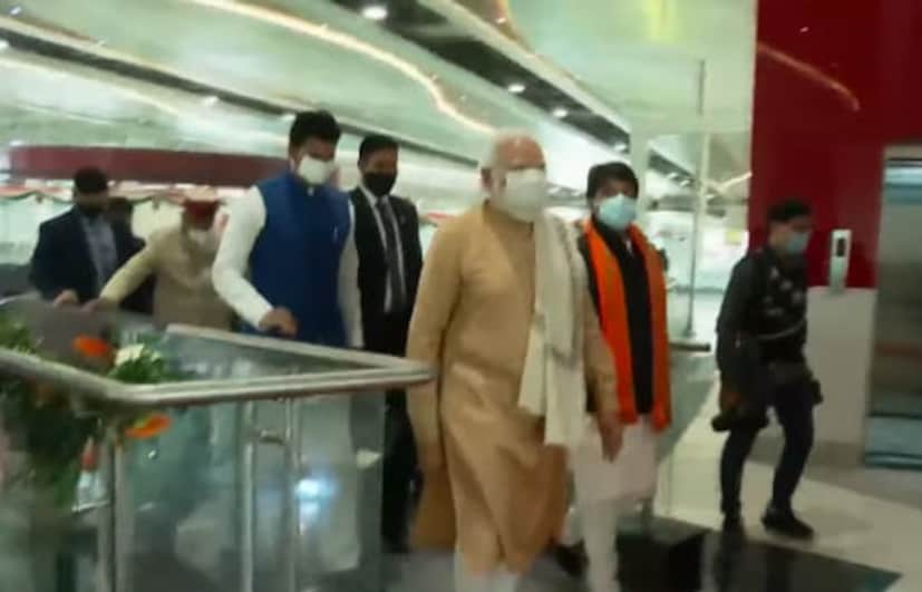 টার্মিনালটির উদ্বোধনের পরে প্রধানমন্ত্রী বলেন, &quot;যখন এমন একটি সরকার থাকে যা কেন্দ্রে এবং রাজ্যে উন্নয়নকে সর্বাগ্রে রাখে, তখন কাজ দ্বিগুণ দ্রুত হয়। তাই ডাবল ইঞ্জিনের সরকারের কোনও বিকল্প নেই। ডাবল ইঞ্জিনের সরকার মানে সম্পদের সঠিক ব্যবহার। মানে অনেক সংবেদনশীলতা। ডাবল ইঞ্জিন সরকার, অর্থাৎ জনগণের ক্ষমতার প্রচার। ডাবল ইঞ্জিন সরকার মানেই সেবা, নিষ্ঠা। অর্থাৎ সংকল্পের পূর্ণতা। ডাবল ইঞ্জিন সরকার অর্থাৎ সমৃদ্ধির দিকে ঐক্যবদ্ধ প্রচেষ্টা।&quot;
