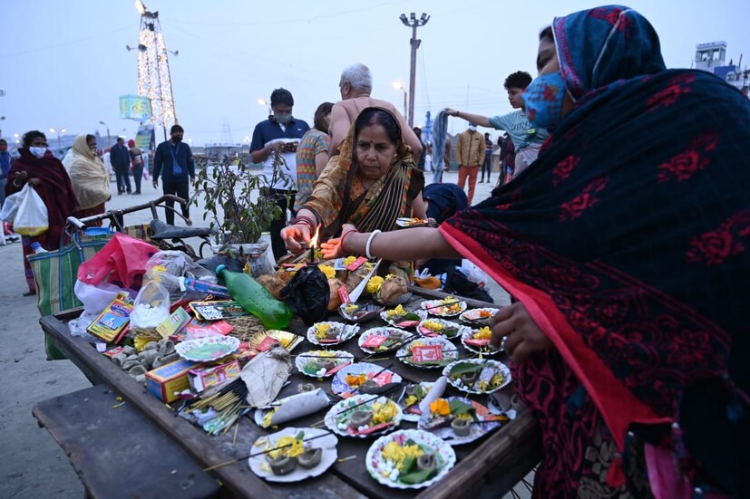 করোনা আবহ থাকলেও পুণ্যস্নানে মানুষের ঘাটতি দেখা যায়নি। দেশের বিভিন্ন প্রান্ত থেকে এই মেলায় যোগ দেন লক্ষ লক্ষ মানুষ। 