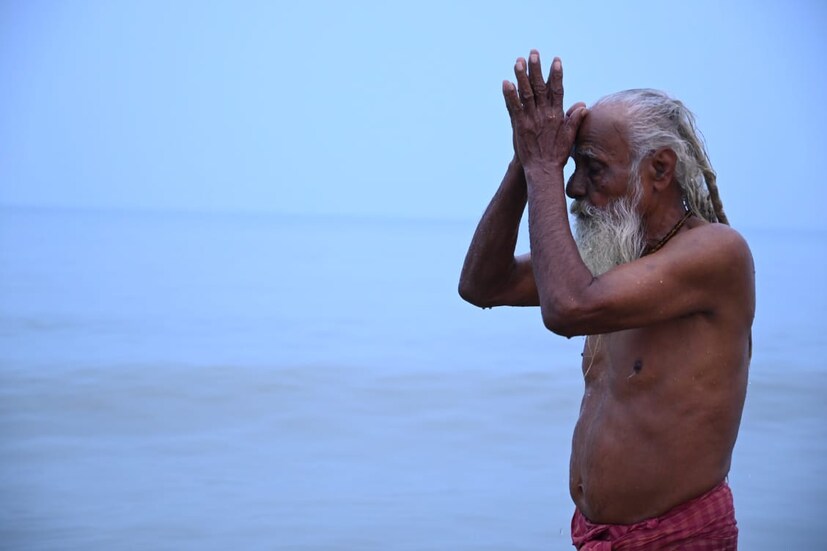 বার বার পুলিশ প্রশাসনের পক্ষ থেকে মাইকিংএ করোনা বিধি নিয়ে সতর্ক করা হচ্ছে পুণ্যার্থীদের। বার বার মাস্ক ও স্যানিটাইজার ব্যবহার করতে বলা হচ্ছে। 