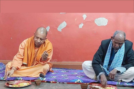 যোগী আদিত্যনাথ জানিয়েছেন, ২০২০-২১ অর্থবর্ষে তাঁর আয় ছিল ১৩ লক্ষ ২০ হাজার ৬৫৩ টাকা৷ ২০১৯-২০ অর্থবর্ষে তাঁর আয় ছিল ১৫ লক্ষ টাকারও বেশি৷