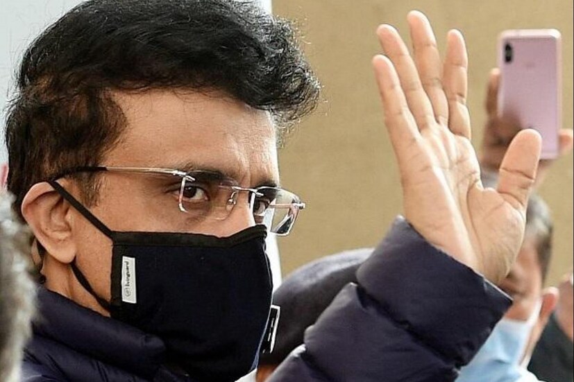 বাপি বাড়ি যা। মাঠের বাইরেও হয়তো সৌরভ গঙ্গোপাধ্যায়ের প্লেয়িং স্টাইলের সঙ্গে এই কথাটা যায়। করোনাকে তিনি এক শটে মাঠের বাইরে পাঠালেন। মহারাজের ভক্তদের জন্য দারুন খবর। দাদাগিরির শুটিংয়ে ফিরলেন দাদা।