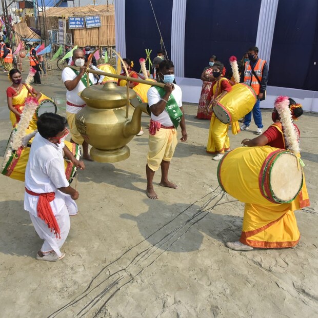 দক্ষিণ ২৪ পরগণা জেলা প্রশাসনের পক্ষ থেকে গঙ্গাসাগর মেলা ২০২২ শুভ সূচনা করেন জেলাশাসক পি. উলগানাথন।