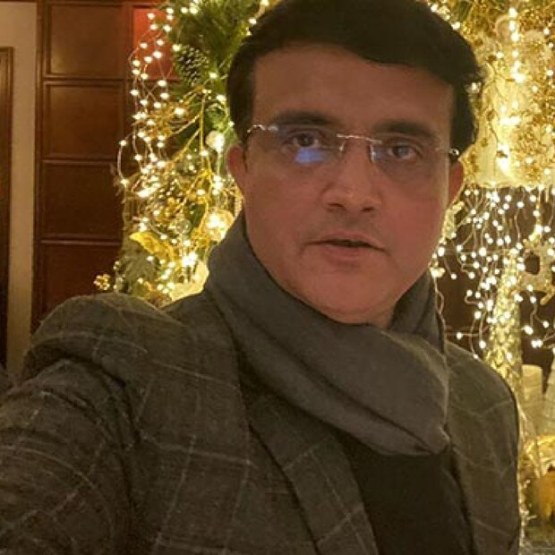জ্বর, কাশি, সর্দি নিয়ে হাসপাতালে ভর্তি হয়েছিলেন সৌরভ। চিকিত্সরা তাঁর শরীরের রোগ প্রতিরোধ ক্ষমতা বাড়াতে ককটেল অ্যান্টিবডি প্রয়োগ করেছিলেন। এর পর হাসপাতাল থেকে বাড়ি ফিরে আইসোলেশনে ছিলেন তিনি।