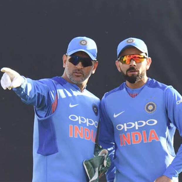 কোহলির ক্রিকেট কেরিয়ারে যে কোনও সময়ই মুশকিল আসান হয়েছেন ধোনি। ভারতীয় ক্রিকেটের খোঁজ-খবর যারা রাখেন, তারা সেটা ভাল করেই জানেন। এমন একজন ফ্রেন্ড, ফিলোসফার ও গাইডকে শেষবেলায় সম্মান জানাতে কোহলি কিন্তুু ভুললেন না। 