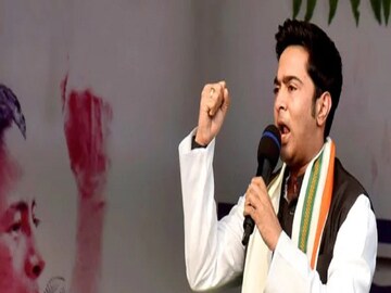 অভিষেকের আক্রমণ