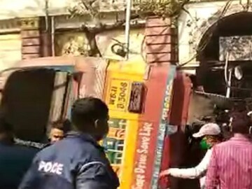 Minibus Accident in Kolkata