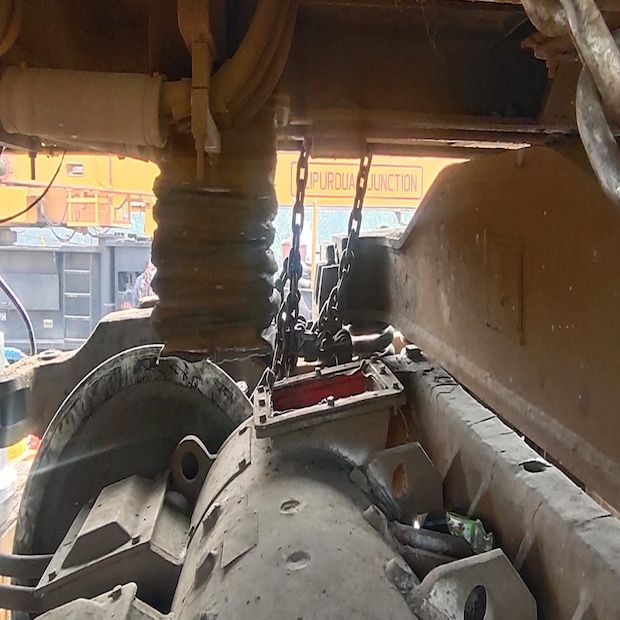 কেন ত্রুটি ইঞ্জিনে (Train Accident in West Bengal)? প্রাথমিকভাবে রেলের আধিকারিকদের অনুমান, ট্রাকশন মোটরস খুলে পড়ে যায়। এর কাজ হচ্ছে হুইল-অ্যাক্সেল পরিচালনা করা। সেটা করতে গিয়েই বাধা আসে। ভেঙে পড়েছে এটা বুঝতে পারেন লোকো পাইলট ও সহকারী লোকো পাইলট। 