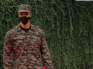 অভিযান চলাকালীন লুকিয়ে থাকা জঙ্গিরা নিরাপত্তাবাহিনীকে লক্ষ্য করে গুলি চালায় এবং দুই সেনা সদস্য নিহত হন। নিরাপত্তা বাহিনীর হাতে একজন সন্ত্রাসীও নিহত হয়েছে। নিহত জঙ্গির পরিচয় জানার চেষ্টা চলছে। অভিযান চলাকালীন লুকিয়ে থাকা জঙ্গিরা নিরাপত্তাবাহিনীকে লক্ষ্য করে গুলি চালায় এবং দুই সেনা সদস্য নিহত হন। নিরাপত্তা বাহিনীর হাতে একজন সন্ত্রাসীও নিহত হয়েছে। নিহত জঙ্গির পরিচয় জানার চেষ্টা চলছে।