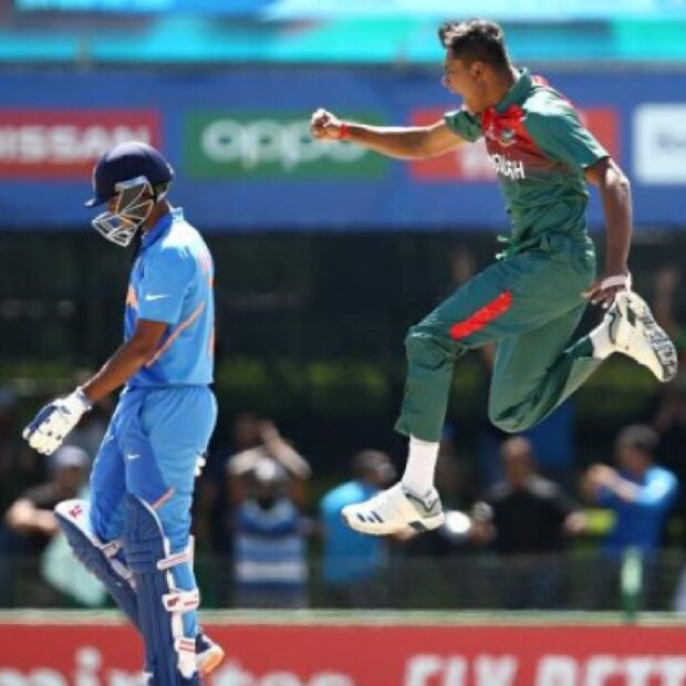 গতবার ফাইনালে হারের বদলা এবার অনূর্ধ্ব ১৯ বিশ্বকাপের কোয়ার্টার ফাইনালে নেওয়ার সুযোগ ভারতীয় দলের সামনে। ফের বাংলাদেশের সামনে ভারতীয় দল।