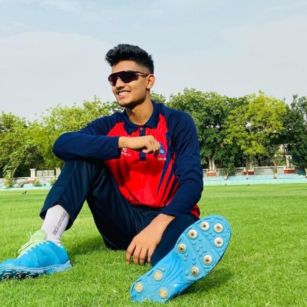 ১৯ এবং ২২ জানুয়ারি আয়ারল্যান্ড এবং উগান্ডার বিরুদ্ধে ম্যাচ রয়েছে ভারতীয় দলের। তার আগে এদিন দক্ষিণ আফ্রিকার বিরুদ্ধে ২৩২ রানের লক্ষ্যমাত্রা দিল ভারতের অনূর্ধ্ব-১৯ দল।