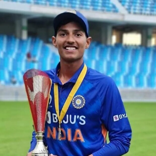 ১৯ এবং ২২ জানুয়ারি আয়ারল্যান্ড এবং উগান্ডার বিরুদ্ধে ম্যাচ রয়েছে ভারতীয় দলের। তার আগে এদিন দক্ষিণ আফ্রিকার বিরুদ্ধে ২৩২ রানের লক্ষ্যমাত্রা দিল ভারতের অনূর্ধ্ব-১৯ দল।