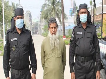 অবশেষে পড়ল ধরা!