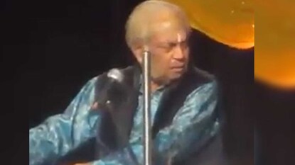 'যদি কাগজে লেখো নাম', বিরজু মহারাজের কণ্ঠে মান্না দে-র গান! ভাইরাল ভিডিও 'যদি কাগজে লেখো নাম', বিরজু মহারাজের কণ্ঠে মান্না দে-র গান! ভাইরাল ভিডিও