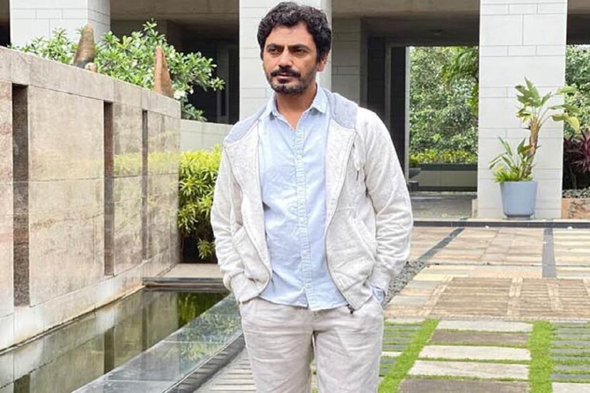 নওয়াজ উদ্দিন সিদ্দিকি। বলিউডের এই জনপ্রিয় অভিনেতাকে কে না চেনেন। কিন্তু ১৯৯৯ সালে আমির খান অভিনীত ছবি 'সরফরোশ'-এ একটি ছোট্ট চরিত্র কাজ শুরু করেন তিনি। তার পর বলিউডে বেশ কিছু সময় ধরে খুব বেশি হলে ৩০ সেকেন্ড বা ১ মিনিটের স্ক্রিন পেজেন্সেই কাজ করেছেন তিনি। অভিনেতার ভাগ্য একটু একটু করে বদলাতে শুরু করে। 'গ্যাংস অফ ওয়াসিপুর' থেকেই বদলাতে থাকে তাঁর ভাগ্য। photo source collected 