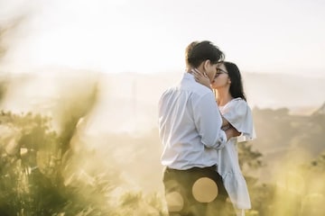 শুধুই Physical Relation, কিন্তু Kiss নয়! Valentine's Day-তে সরকারি নির্দেশিকা শুধুই Physical Relation, কিন্তু Kiss নয়! Valentine's Day-তে সরকারি নির্দেশিকা