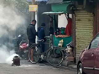কনটেনমেন্ট জোন ঘোষণাই সার! কেউ মানছে না করোনা বিধি