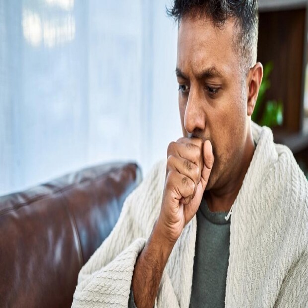 আপনি যদি লক্ষ্য করেন যে আপনি কয়েক ঘণ্টা ধরে ক্রমাগত কাশছেন করছেন এবং আপনার গলায় জ্বালা অনুভব করছেন, তাহলে আপনার কোভিড হওয়ার সম্ভাবনা রয়েছে।