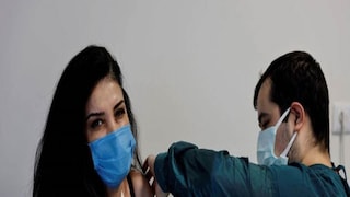  তবে দার্জিলিংয়ে আবারও বেড়েছে সংক্রমণ। সে জেলায় একদিনে সংক্রমিত ৩২২ জন। ফলে রাজ্যে মোট করোনা সংক্রমিতের সংখ্যা বেড়ে হল ১৯ লক্ষ ৭৪ হাজার ২৮৫ জন। বর্তমানে রাজ্যের পজিটিভিটি রেট কমে হল ৭.১২ শতাংশ।