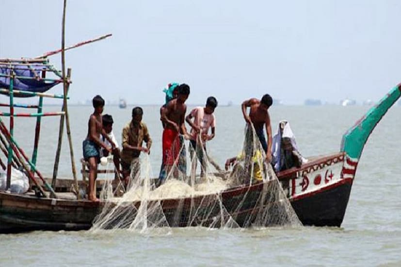 একটা মাছের ওজনই ১ কুইন্টাল ৫৯ কেজি। অর্থাৎ, প্রায় ১৬০ কেজি। আর সেই মাছটি জালে উঠতে চক্ষু চড়কগাছ মৎসজীবীদের। বৃহস্পতিবার ঘটনাটি ঘটেছে দক্ষিণ ২৪ পরগনার সাগর দ্বীপের মহিষমারীতে। 