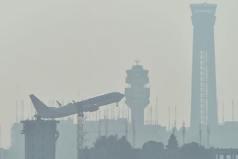 কলকাতায় (Kolkata Weather Update) হালকা থেকে মাঝারি কুয়াশা। সকালে কুয়াশা পরে পরিষ্কার আকাশ। কমবে শীতের  (Winter) আমেজ। ধীরে ধীরে বাড়বে তাপমাত্রা। তিনদিনে ৫ ডিগ্রি তাপমাত্রা বাড়তে পারে সপ্তাহের শেষে।
