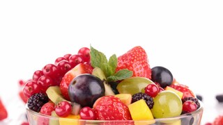 ফলমূল: আয়ুর্বেদ মতে, ত্বক সুস্থ এবং উজ্জ্বল রাখতে কয়েকটি ফল প্রতিদিনের খাদ্যতালিকায় রাখতেই হবে। এর মধ্যে পেঁপে, বেরি, আম এবং কিউয়ি অন্যতম। 