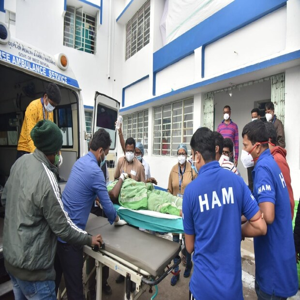 এবারের মেলায় দুটি এয়ার অ্যাম্বুলেন্স রাখা হয়েছে। আছে তিনটি বোট অ্যাম্বুলেন্স। ধীরে ধীরে গঙ্গাসাগরে পুণ্যার্থীদের ভিড় বাড়ছে। তাই সতর্ক থাকছে প্রশাসন। 