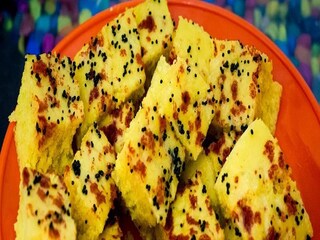 মোমো, গার্লিক ব্রেড, চিলি কর্ন- এসবও আনাতে পারেন। তবে খুব গরমে খুব ভারী খাবার না খাওযাই ভাল।