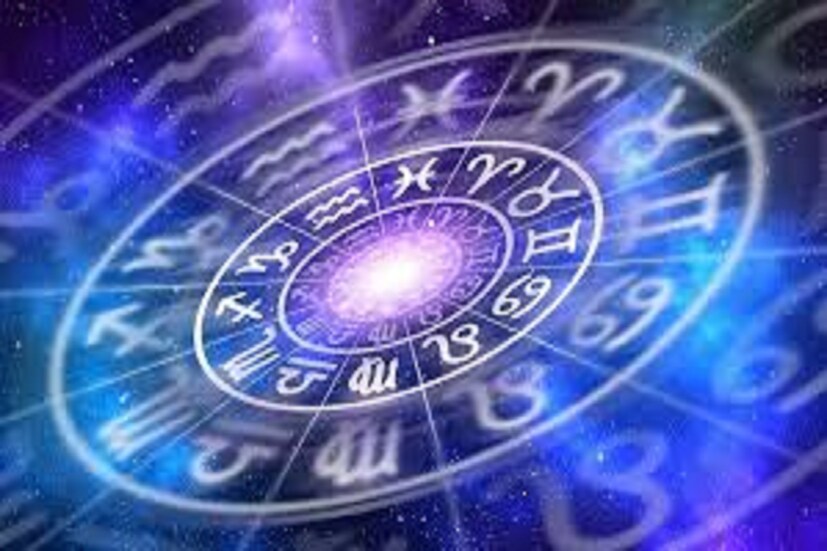 তুলা (Libra) রাশির জাতক-জাতিকাদের কথা বলার সময়ে অত্যন্ত কামাল লাগে ৷ এঁরা অন্যের পেটের কথা বের করে নিয়ে তা অন্য কারোর সঙ্গে শেয়ার করে নিজের কাজ বুঝে নেয় ৷ এই সমস্ত মানুষদের বুঝে শুনে ভরসা করা উচিৎ ৷ প্রতীকী ছবি ৷