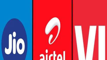 তবে সঠিক নির্বাচন করতে হবে গ্রাহকদেরই। প্রত্যেক কোম্পানিই তাদের বাজার ধরে রাখতে নিত্যনতুন অফার আনছে প্রতিনিয়ত। সম্প্রতি কয়েকদিন আগেই অন্যদের টেক্কা দিয়ে বাজার দখল করতে গ্রাহকদের জন্য এক দারুণ অফার নিয়ে এসেছে এয়ারটেল কোম্পানি। এবার এক নজরে দেখে নেওয়া যাক কী সেই অফার, যা যে কোনও গ্রাহককেই আকর্ষণ করবে এক নিমেষে। তবে সঠিক নির্বাচন করতে হবে গ্রাহকদেরই। প্রত্যেক কোম্পানিই তাদের বাজার ধরে রাখতে নিত্যনতুন অফার আনছে প্রতিনিয়ত। সম্প্রতি কয়েকদিন আগেই অন্যদের টেক্কা দিয়ে বাজার দখল করতে গ্রাহকদের জন্য এক দারুণ অফার নিয়ে এসেছে এয়ারটেল কোম্পানি। এবার এক নজরে দেখে নেওয়া যাক কী সেই অফার, যা যে কোনও গ্রাহককেই আকর্ষণ করবে এক নিমেষে।