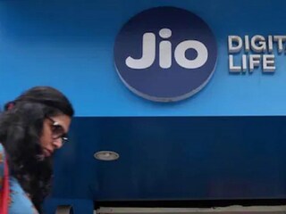 Jio Platforms to invest USD 200 mn in AI-driven lock-screen platform - Glance
