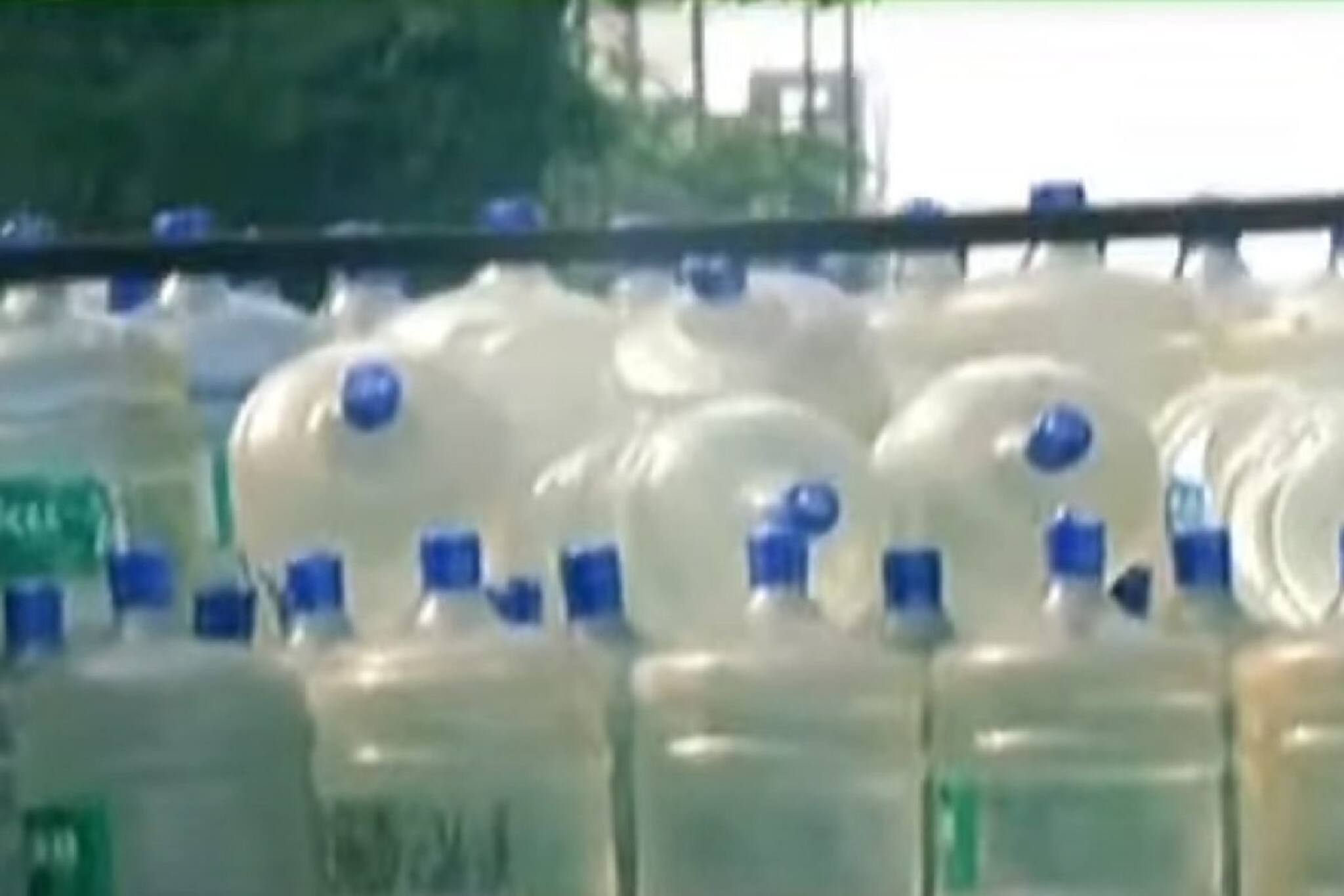 জল কমে যাচ্ছে কলকাতায়! কোথায় মেটাবেন তেষ্টা? সমূহ বিপদ মহানগরীতে