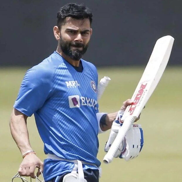 পার্লে দক্ষিণ আফ্রিকার বিরুদ্ধে সিরিজের প্রথম ওডিআই ম্যাচে সচিন তেন্ডুলকরকে টপকে গেলেন কোহলি। বিদেশের মাটিতে একদিনের ক্রিকেটে ভারতীয় ব্যাটারদের মধ্যে সব থেকে বেশি রান ছিল সচিনেকর। সেই রেকর্ড এদিন ভাঙলেন কোহলি।