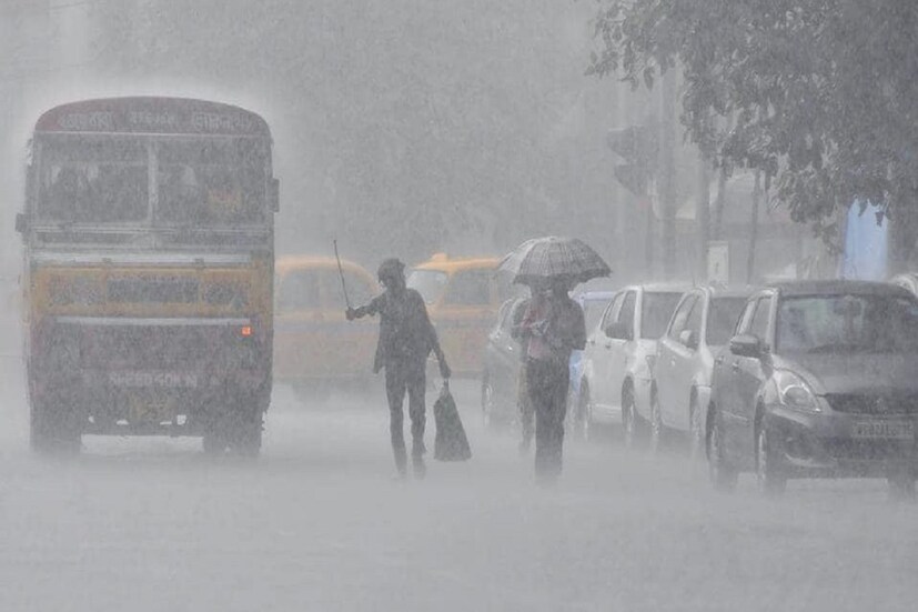 প্রয়াগ রাজ, বারাণসী ভদোহি, কুশীনগর, আগ্রা সহ বিস্তৃর্ণ এলাকায় প্রবল কুয়াশার দাপটে জনজীবন শশব্যস্ত হয়ে পড়েছে৷ ৫ জানুয়ারি  মৌসম বিভাগ অ্যালার্ট জারি করেছে৷ তবে ৫ জানুয়ারির পরে আবহাওয়ার বড় ভোলবদল হয়েছে৷ সমতল এলাকাতেও তাপমাত্রা এক অঙ্কের ঘরে নেমে গেছে৷ তারওপর জীবন আরও অতিষ্ঠ হবে ৫ জানুয়ারির পর কারণ বৃষ্টি (Rain) শুরু হবে৷