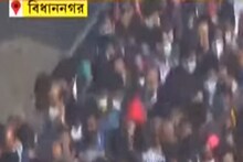 ট্রেনে ৫০ শতাংশ যাত্রী ওঠার নির্দেশ, এই দৃশ্য দেখে অবাক হয়ে যাবেন!
