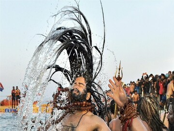 হরিদ্বার-ঋষিকেশে গঙ্গাস্নান। ফাইল ছবি। 