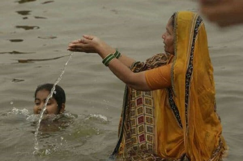 কিন্তু উত্তর গোলার্ধের প্রতিটি স্থানেই ঘটনা একই ঘটে ৷ এইদন চিল, গুড় খেতে হয় ও দান করতে হয় তবেই জাবনে এক সুন্দর মুহূর্ত আসে ৷ প্রতীকী ছবি ৷