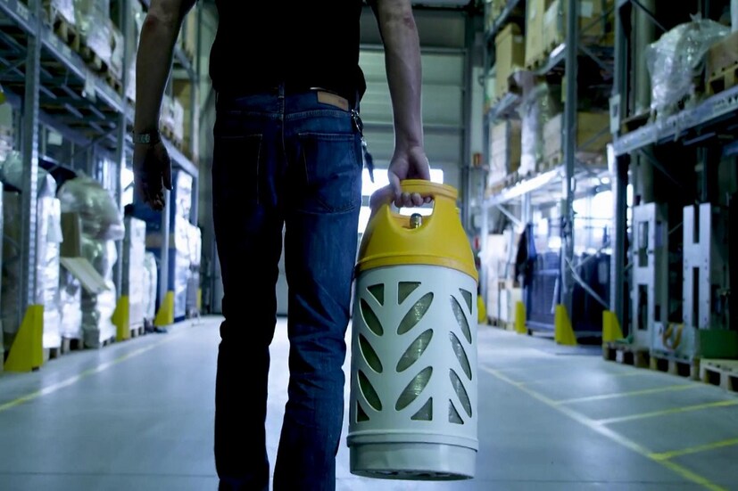 মুম্বইয়ে (LPG Cylinder Price Today in Mumbai)কম্পোজিট রান্নার গ্যাসের সিলিন্ডারের দাম ৬৩৪ টাকা, কলকাতায় (LPG Cylinder Price Today in Kolkata) ৬৫২ টাকা, চেন্নাইতে (LPG Cylinder Price Today in Chennai) ৬৪৫, লখনউয়ে ৬৬০, পটনা (LPG Cylinder Price Today in Patna) ৬৯৭, ইনদওরে (LPG Cylinder Price Today in Indore) ৬৫৩ টাকা, ভোপালে (LPG Cylinder Price Today in Bhopal) ৬৩৮, গোরক্ষপুরে (LPG Cylinder Price Today in Gorokhpur) ৬৭৭ টাকা সিলিন্ডার পিছু দাম ৷ প্রতীকী ছবি ৷