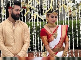 সাতপাকে বাঁধা পড়লেন মৌনি! 