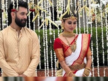 সাতপাকে বাঁধা পড়লেন মৌনি! 