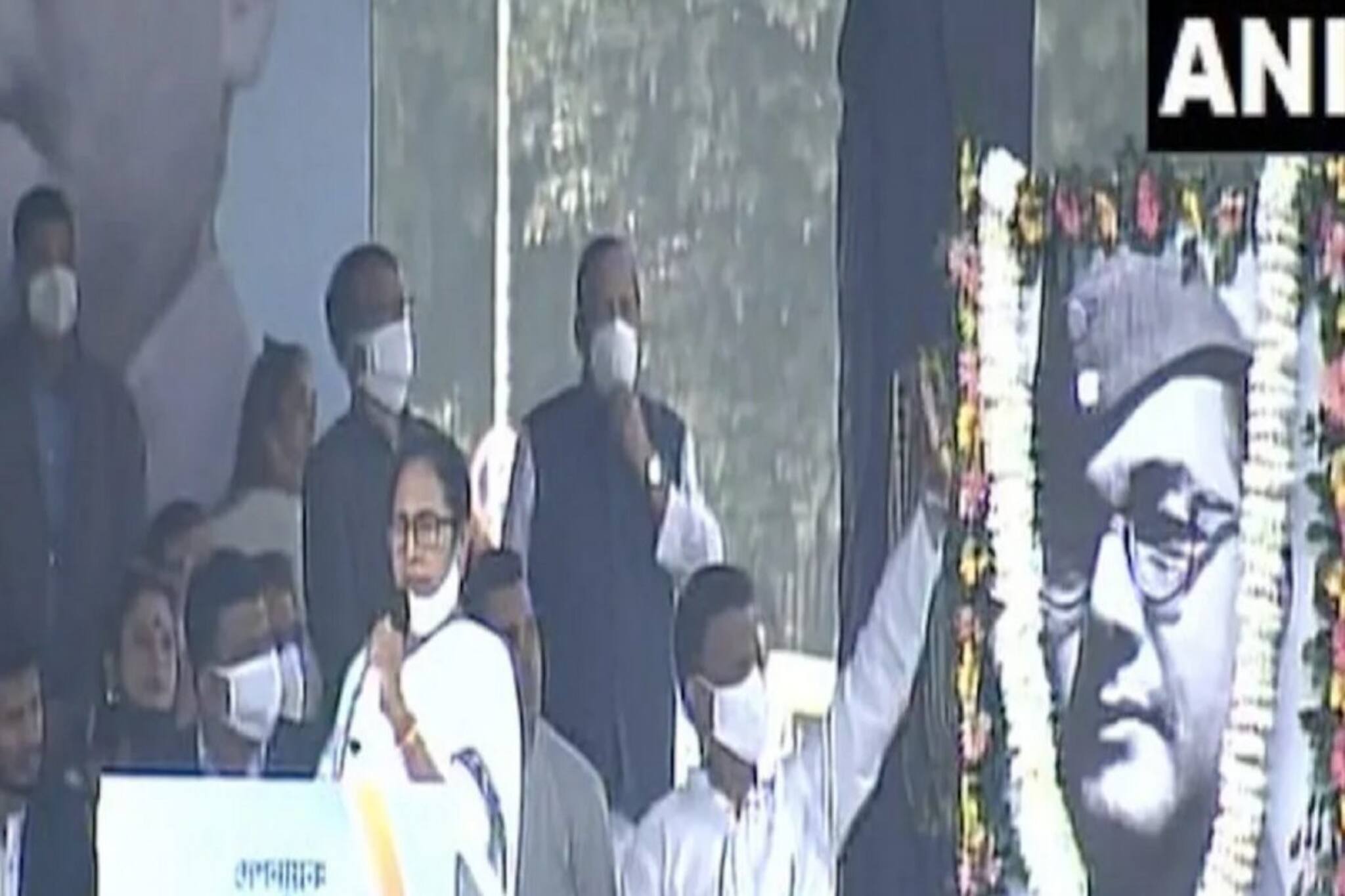 বাংলায় হবে যোজনা কমিশন, নেতাজি-স্মরণে কেন্দ্রকে তোপ মমতার