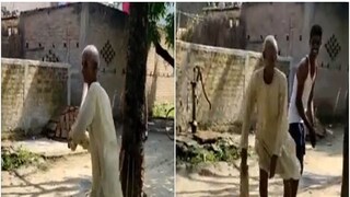 ধুতি পরেই ক্রিকেট খেলে ভাইরাল 'দাদু'